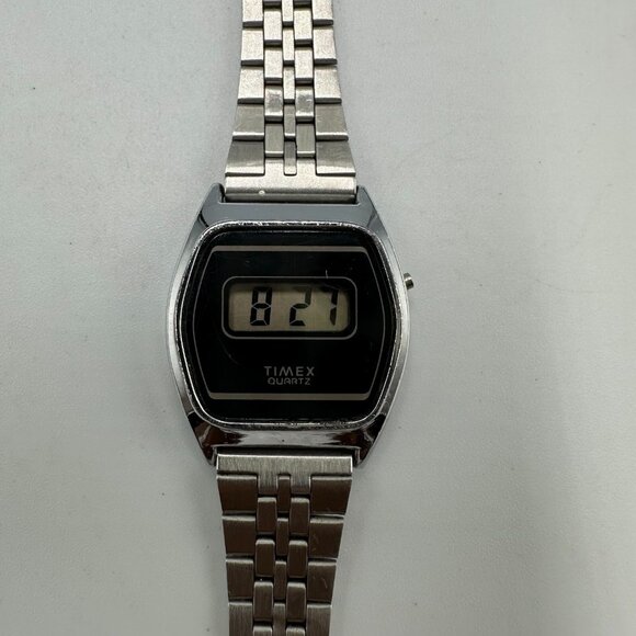 Vintage Timex Digital Watch Women Silver Tone 24MM LCD K-Cell New Battery 7.5" - Picture 1 of 11
